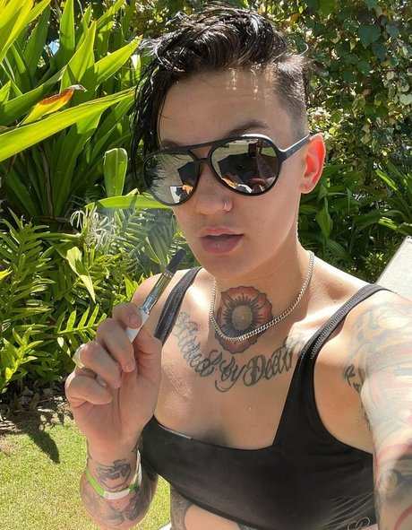 nikkihearts star hd gallery