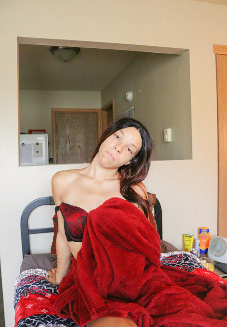 alauralopezz erotic model image