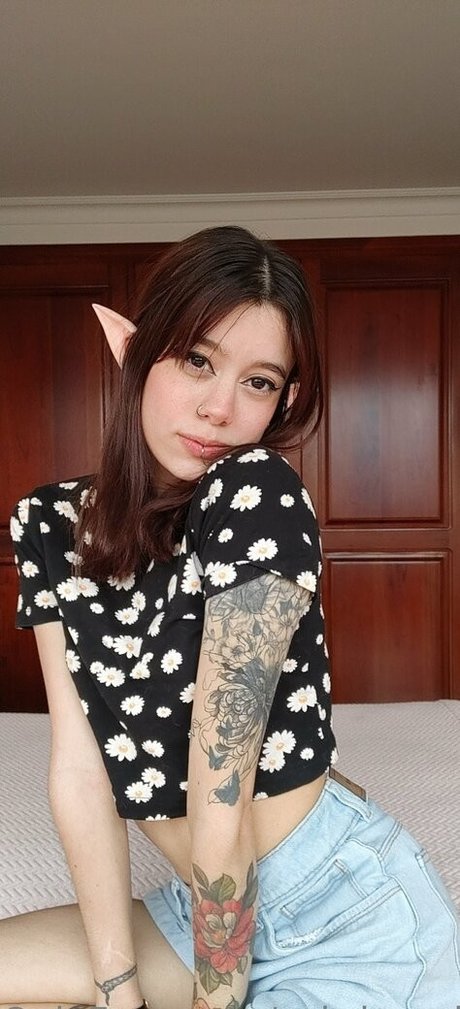 insatiatemiles model sexy pics