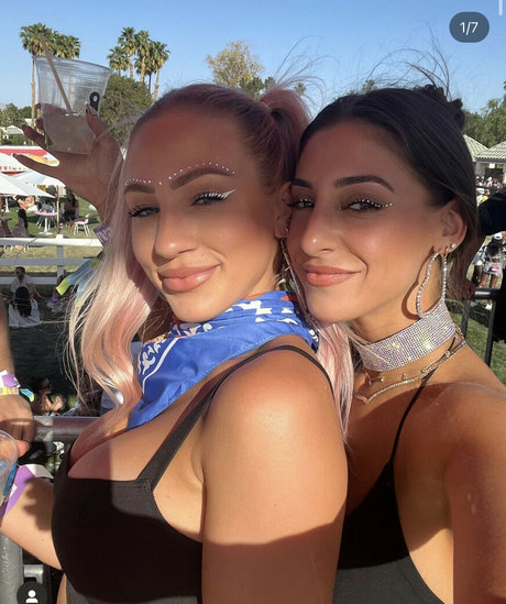 hooters onlyfans erotic pictures