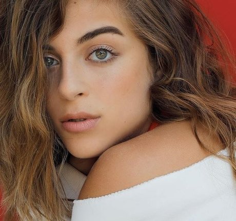 Baby Ariel model free picture