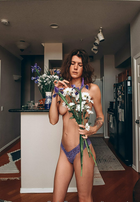 Taratea nice actress image