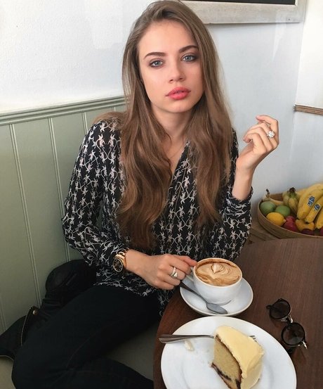 Xenia Tchoumi star xxx images