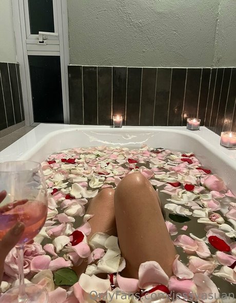 popular asian onlyfans sexy image