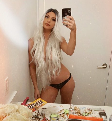 Lele Pons erotic model img