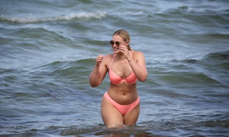 asian brunette onlyfans top gallery