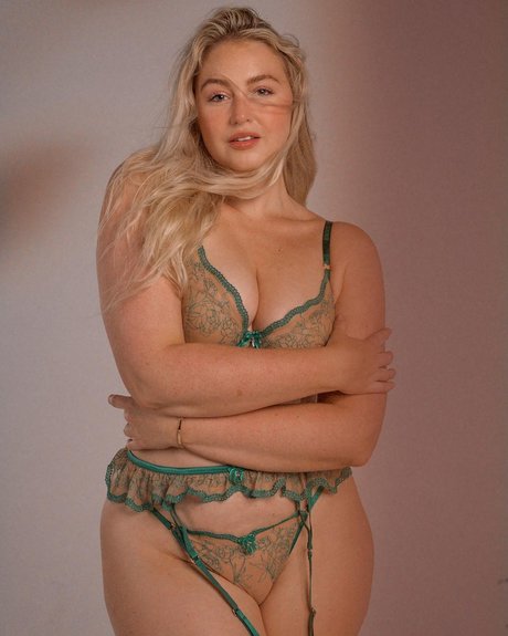 Iskra Lawrence art actress archive