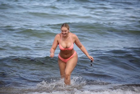 Iskra Lawrence star adult image