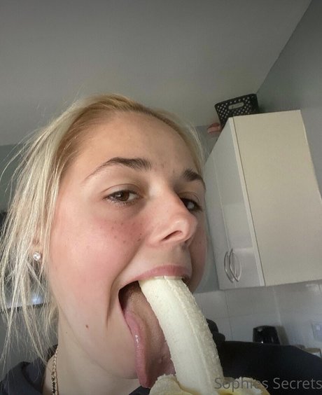 littletreasure44 pornographic actress img