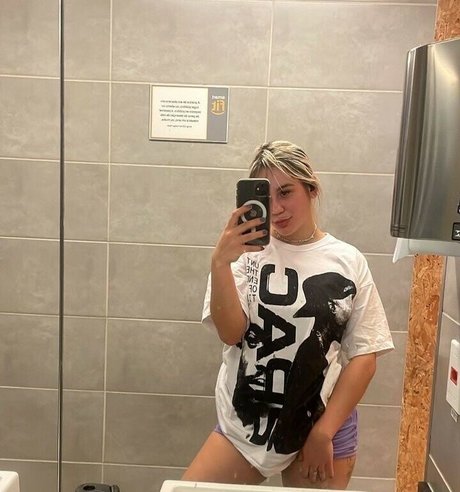 Mila Falk nude actress picture