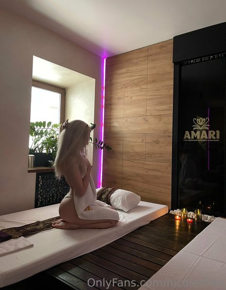 nicolettten model adult galleries