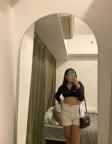 Sugaushi naked pornstar pic