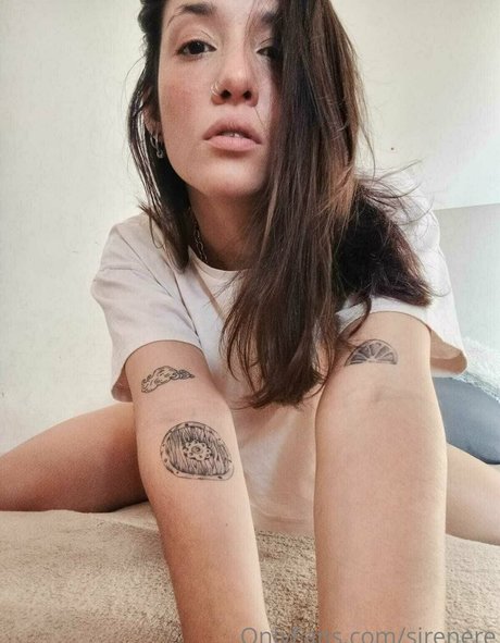 sirenere model nudes pics