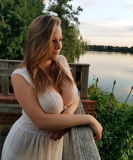 Jojo Kiss model nude picture