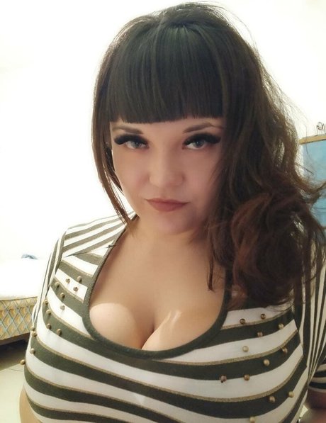 lara horn pornstar erotic pics