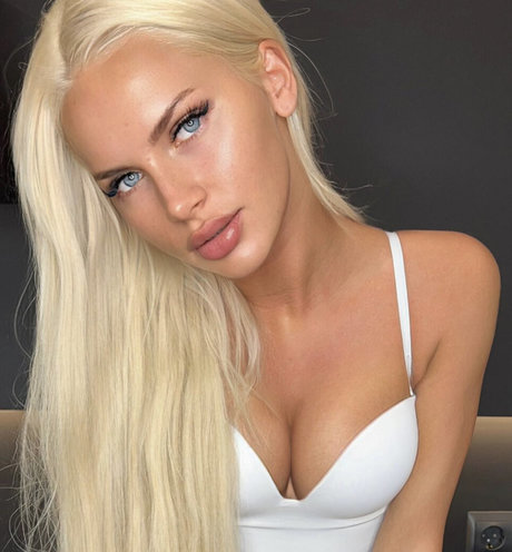 dash a exclusive actress photo