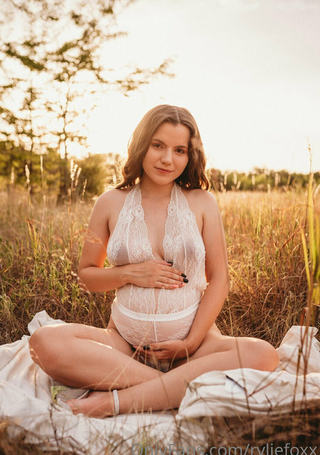 ryliefoxx pornographic actress pic