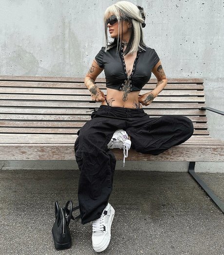 aesthymes nude model picture