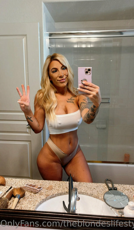 theblondeslife naked pornstar photo
