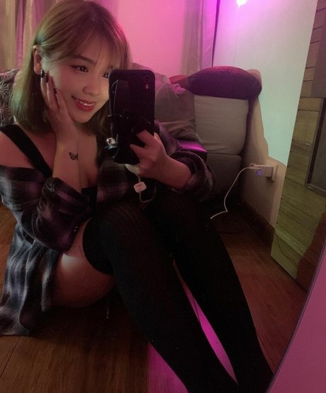 sadparu nudes model archive