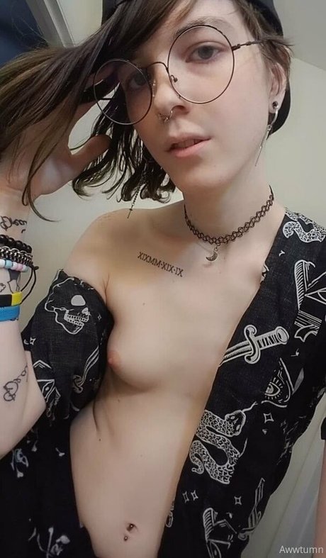 awwtumdabottom erotic model pic