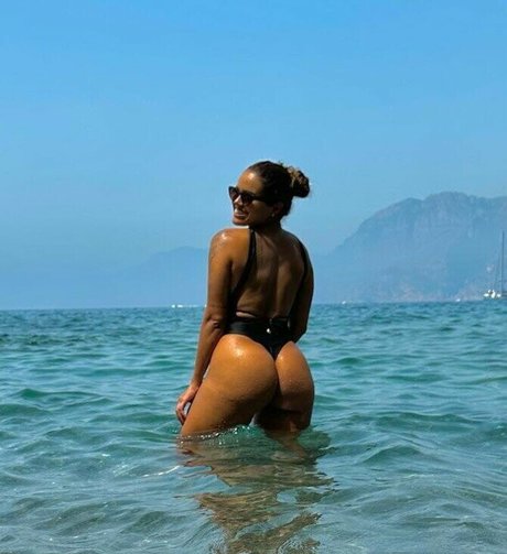 Caroline Veronica model exclusive pics