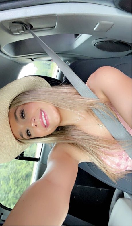 IsaMeccia star nudes image