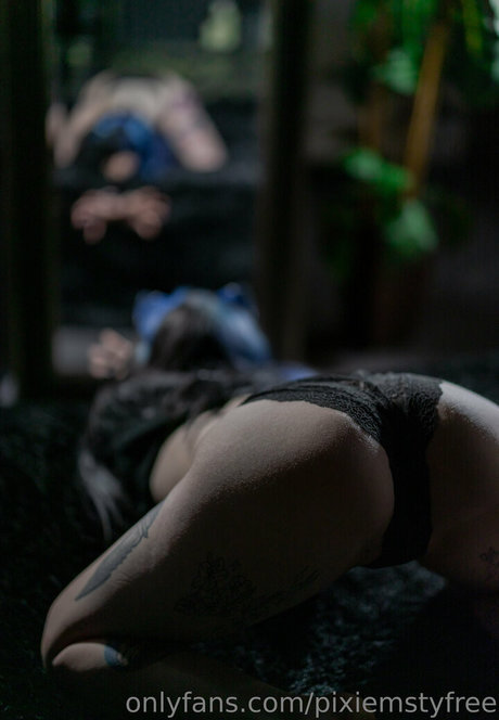 pixiemstyfree star naked picture