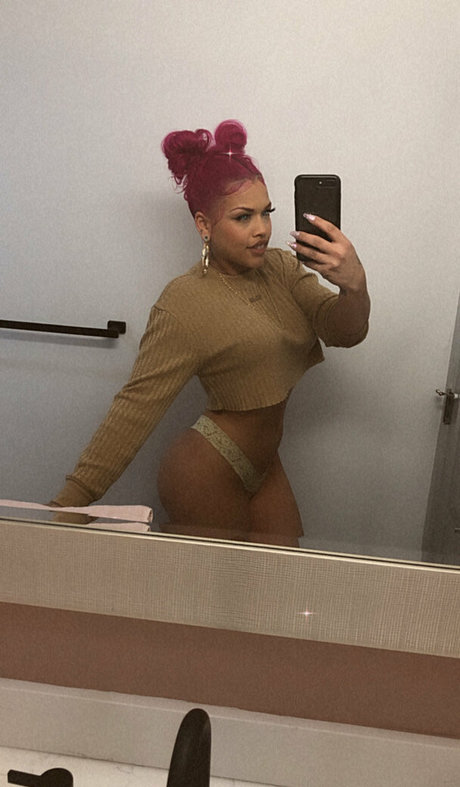 misscharliepearl naked model galleries