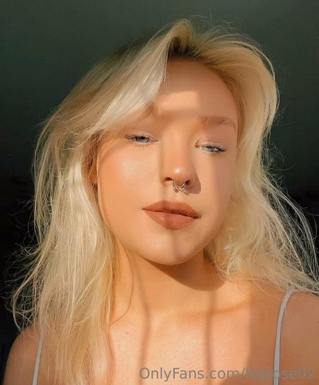 leorose02 star naked pics