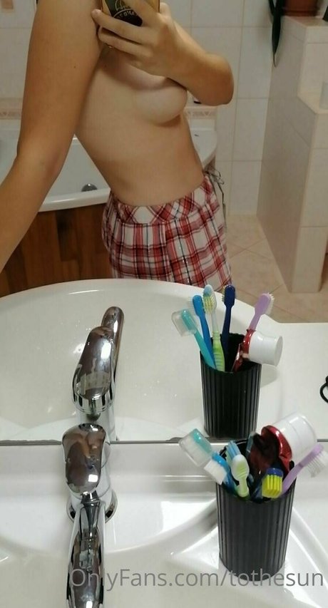 tothesun model porn image