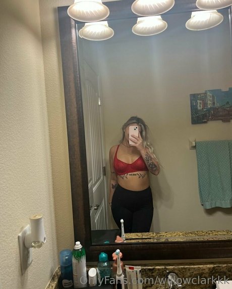 willowclarkk hot star pics