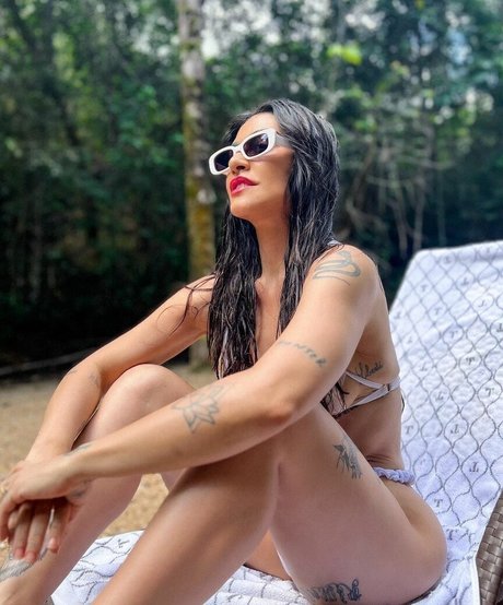 Cleo Pires nude model photo