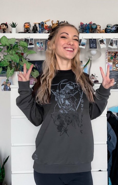 blonde shemale onlyfans hot nude picture