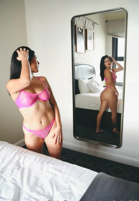 itssm1rks sexy pornstar image