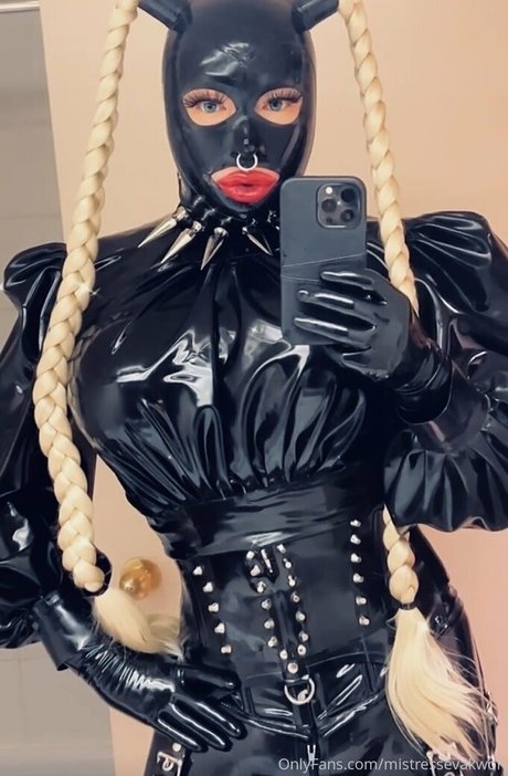 mistressyumi model high quality pics