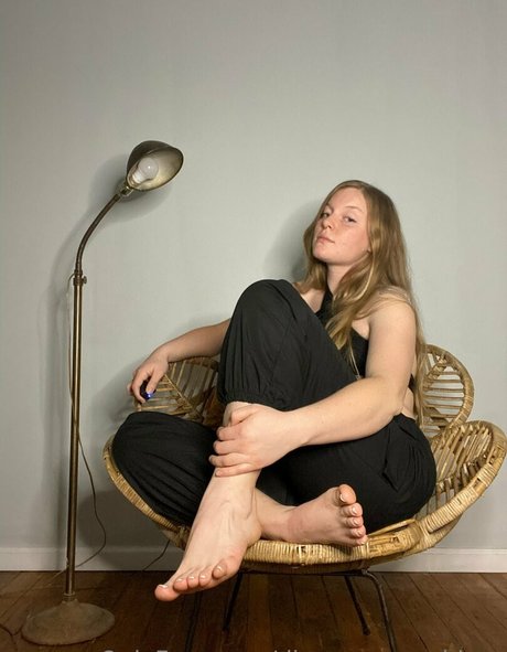 dissensus goddess erotic actress pic