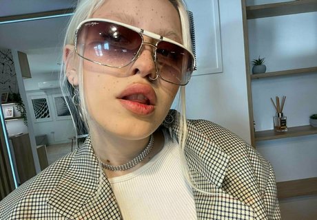 woodsnaomi pornstar hd images