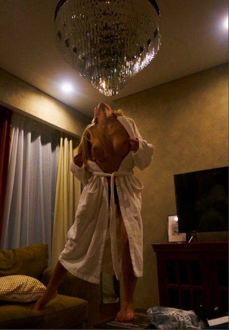 blonde nude onlyfans exclusive photos