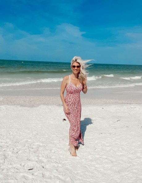 Liz Wheeler model images