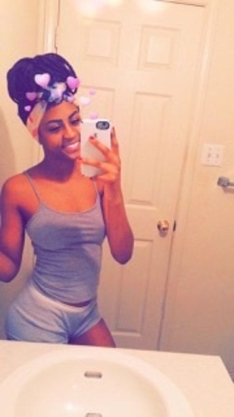 Whitty Babyy star hd pics