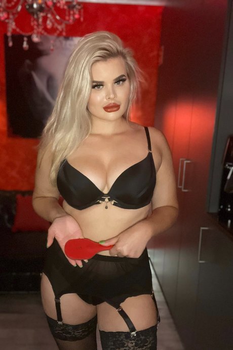 Lady Lucia Lucifa high quality star images