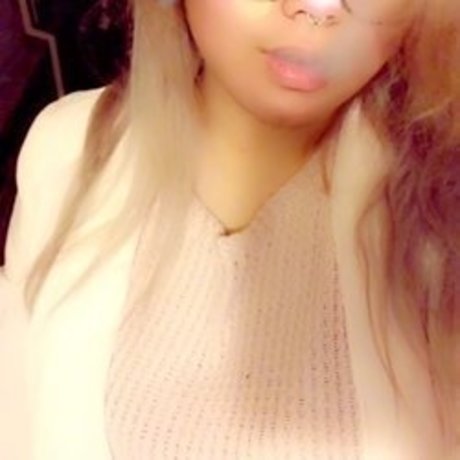 Daphne Q_ model adult img