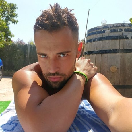 DaniGonz92 naked star pics