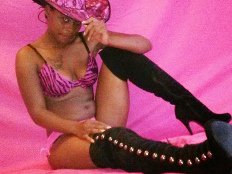 QUEENLIZZ perfect actress image