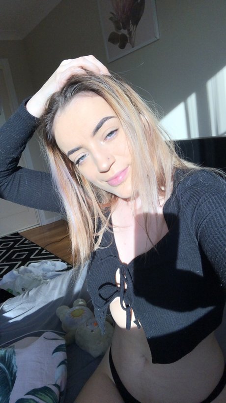 georgia faulks sexy star photo