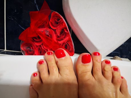 Lola Ferraro Queen nudes star image