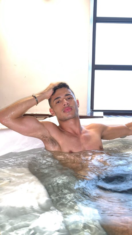 Vit o 18 art model images