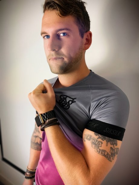 Johnny Mai free model pic