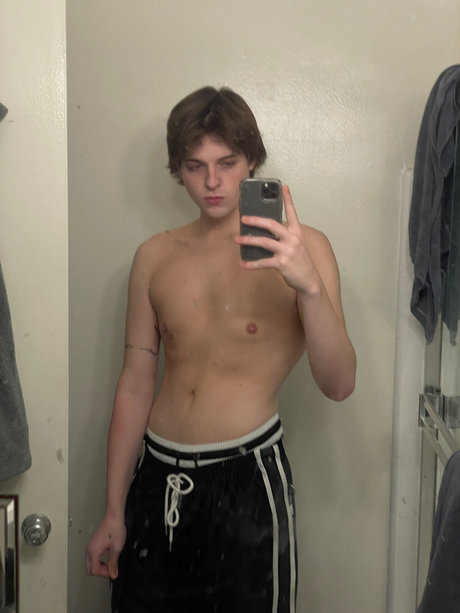 HTTPTWUNK FREE model photo